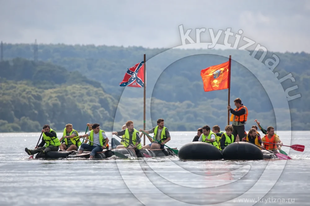 Плоты участников на водном этапе.